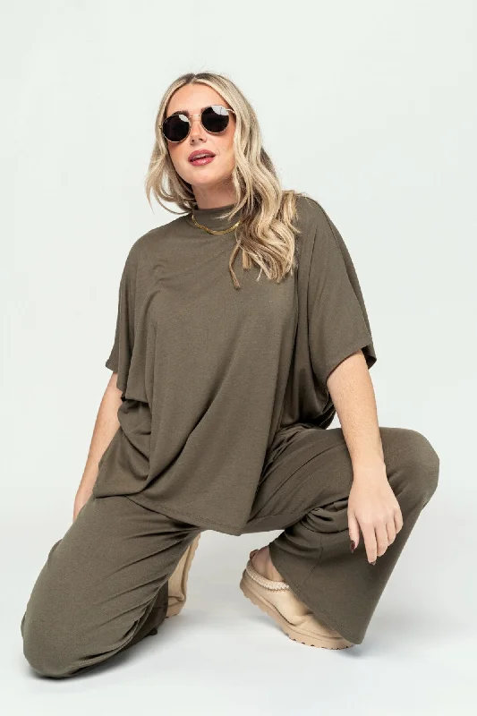 Travel Top in Olive - FINAL SALE Seasonal Trends